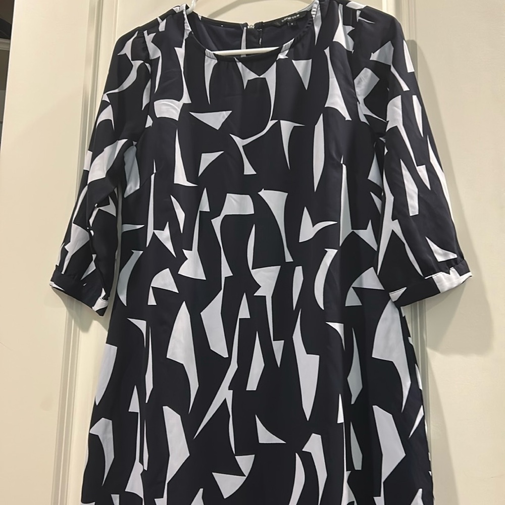 Like New! Wardrobe black & white print dress zip back lined 3/4 sleeves size S